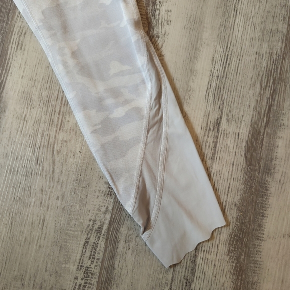 Lululemon Light Gray Wunder Under Cropped High-Rise Leggings W/ Ankle Detail - Picture 8 of 12